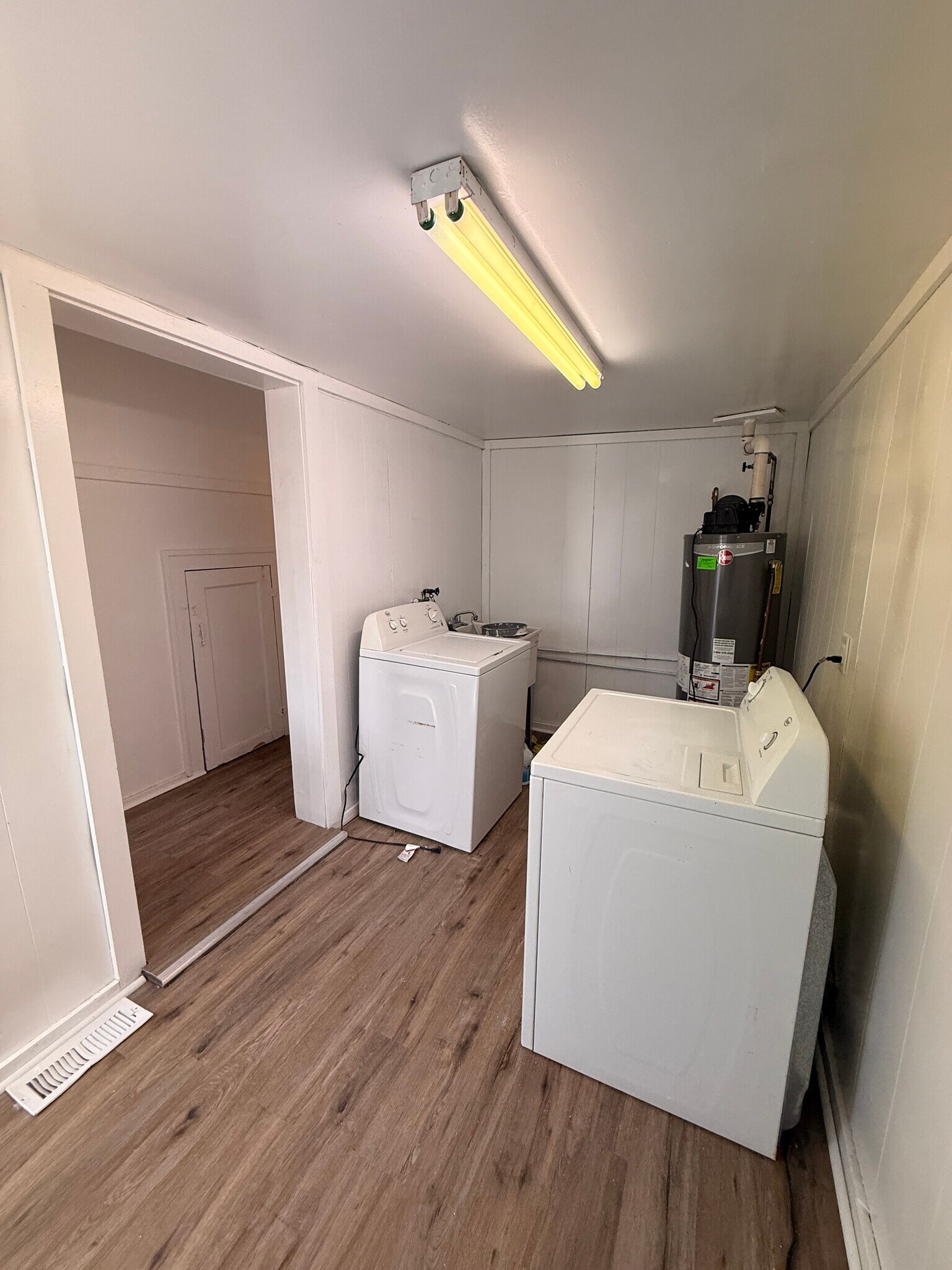 Building Photo - 18168 Brohl St