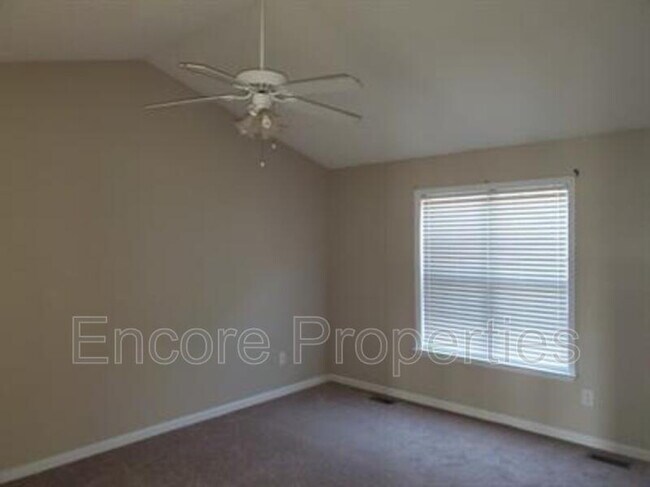 Building Photo - 433 Haybale Ct