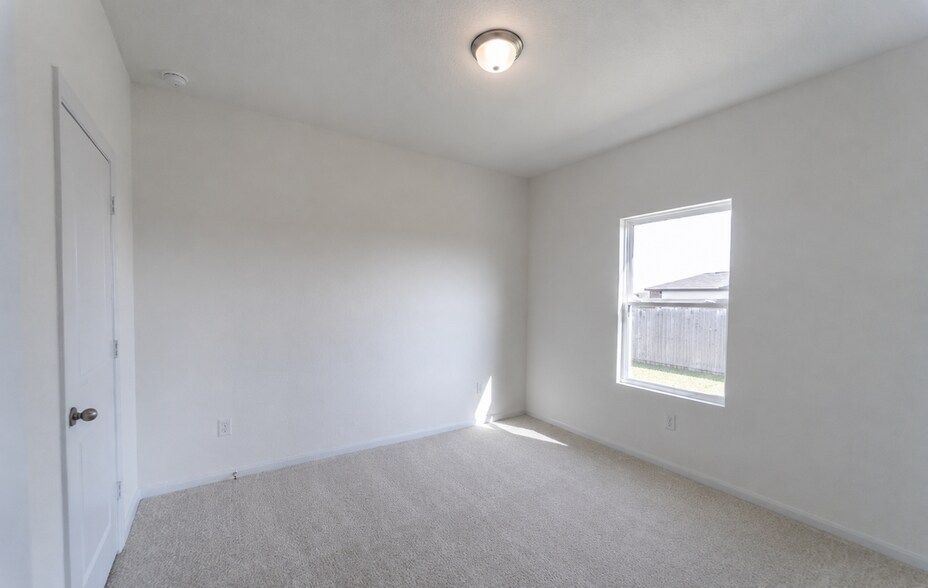 Building Photo - 11130 Hollinger Cir