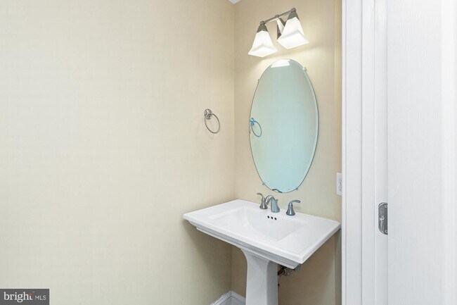 Building Photo - 1324 Race St