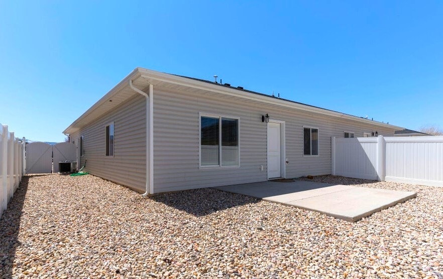 Building Photo - 1896 W Aaron Tippets Rd