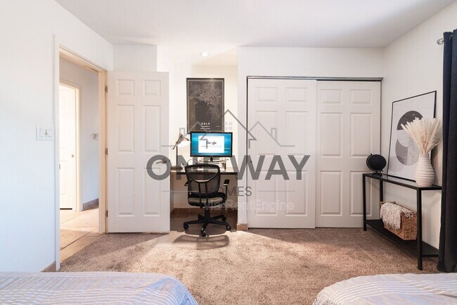 Building Photo - 8702 E Sheridan St