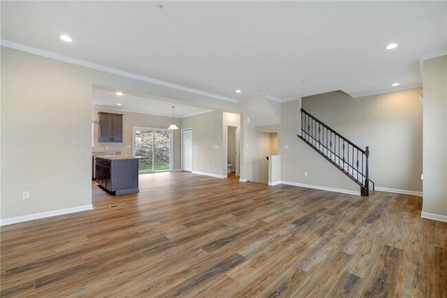 Building Photo - 2858 Canterbury Dr