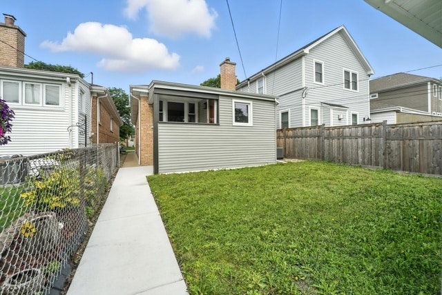 Building Photo - 7441 N Oriole Ave
