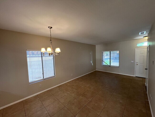 Building Photo - Move in ready near Baseline & Crismon: Vil...