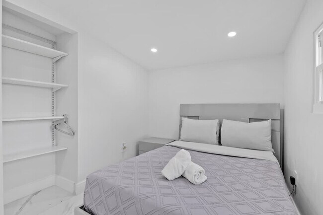 Building Photo - 871 NW 23rd Terrace