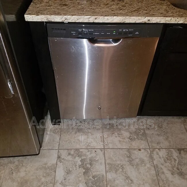 Building Photo - 2176 SW Timbertrace Ln