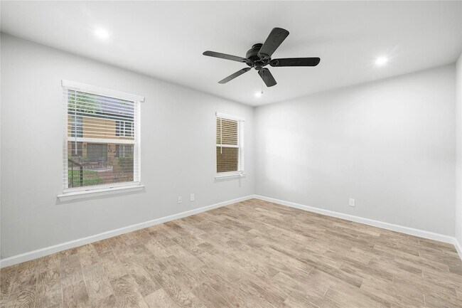 Building Photo - 6014 E University Blvd