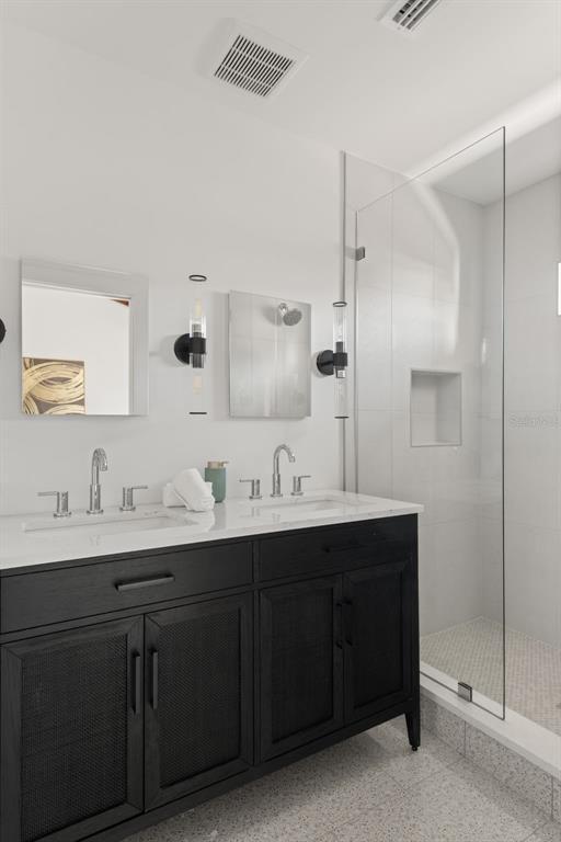 Building Photo - 870 Carver St