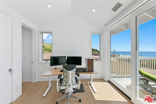 Building Photo - 25157 Malibu Rd