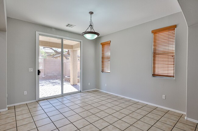 Building Photo - 3 bed 2.5 bath in most preferred Phoenix area