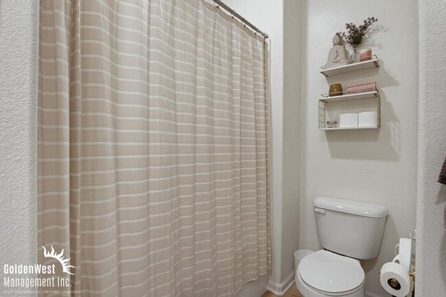 Building Photo - Modern 3Bdm 2.5Ba Unfurnished Town-Home in the Soltaire Community!