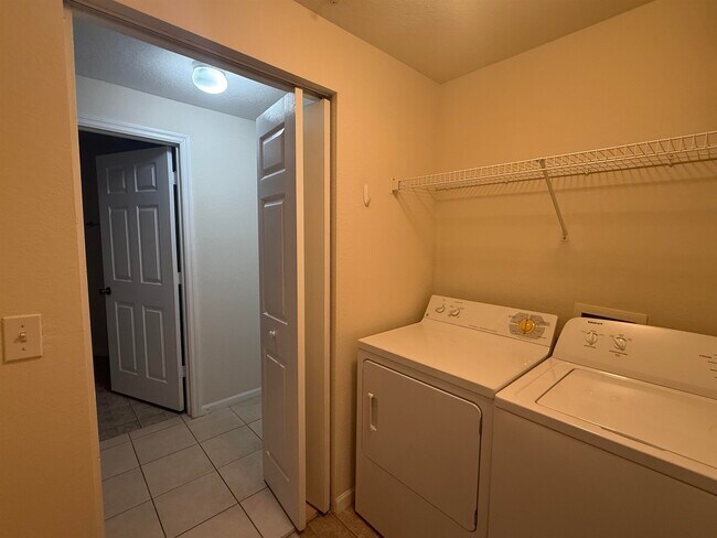 Building Photo - 2801 Chancellorsville Dr