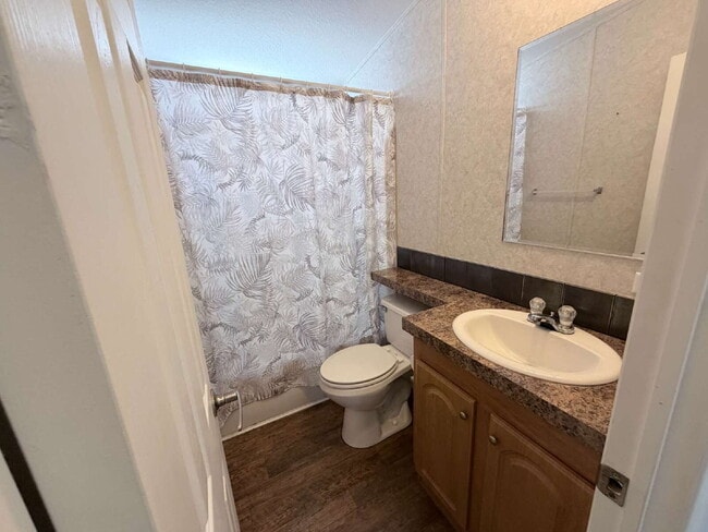 Building Photo - "Serene 3-Bed, 2-Bath Home in Auburndale - 1152 Sq Ft of Comfort on Hickory Rd!"