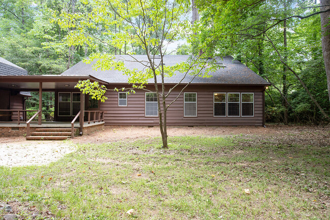 Back entrance and screened porch - 2152 Lakeshore Ct