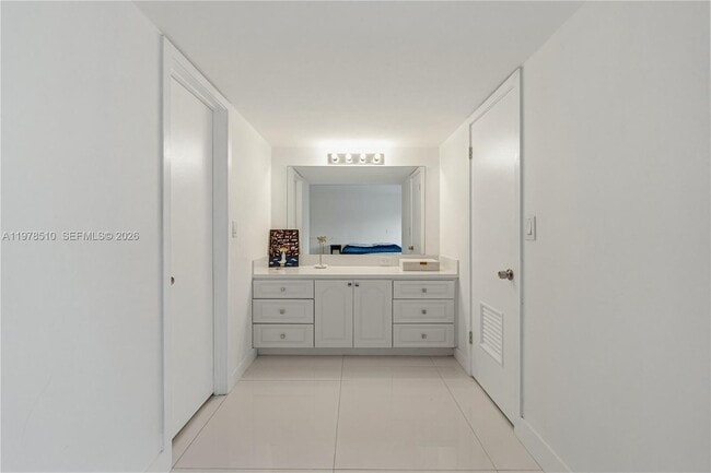 Building Photo - 9210 Fontainebleau Blvd