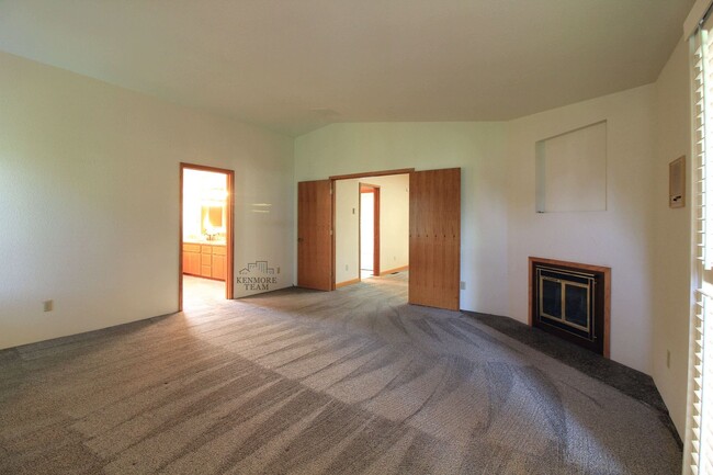 Building Photo - 4 Bedroom, 3 Bath Home in West Richland