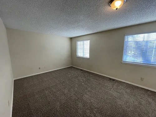 Building Photo - 6405 S Oak Way