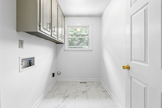 Building Photo - Pet Friendly Three Bedroom with Basement!