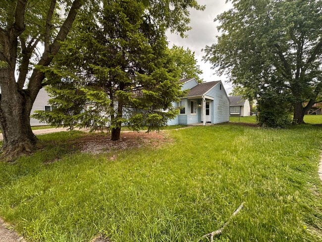 Building Photo - Beautiful 3 bed (Possibly 4 bed) with 2.5 baths Home located in Warren Township