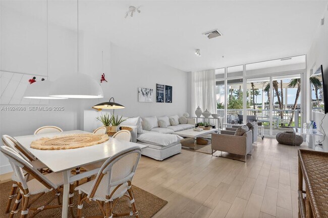 Building Photo - 10275 Collins Ave