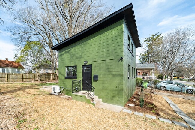 Building Photo - 210 Lincoln Ct