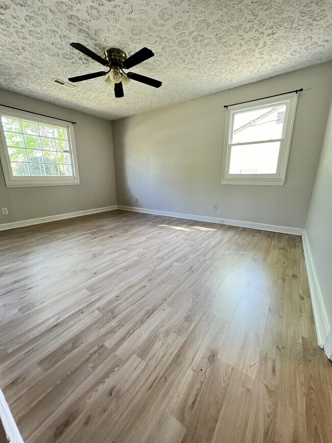 Building Photo - 1311 Joyce St