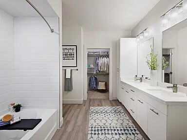 Building Photo - 2/2 Impressively Designed, Exceptionally Located!