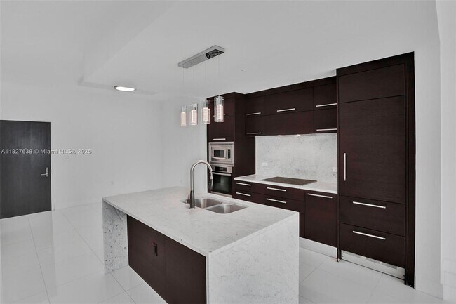 Building Photo - 900 Biscayne Blvd