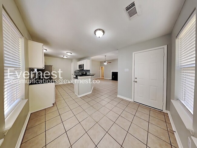 Building Photo - 4 Bed/2 Bath Home with Fenced Yard and Attached Garage / 4 Bed, 2 Bath / Pet-friendly / Available...