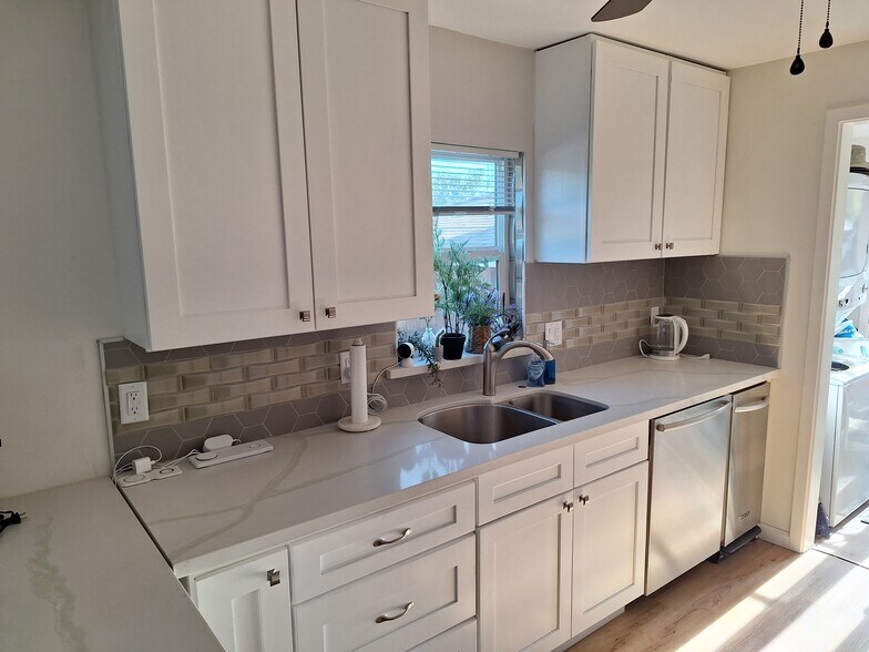 Building Photo - 2636 Hermosa Ave