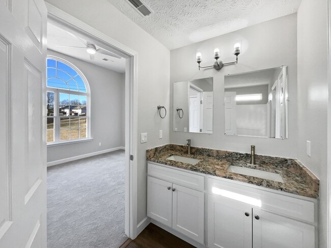 Building Photo - 4804 Highlander Cove