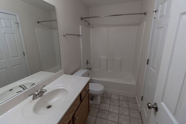 Building Photo - 1323-1325 Godas Dr