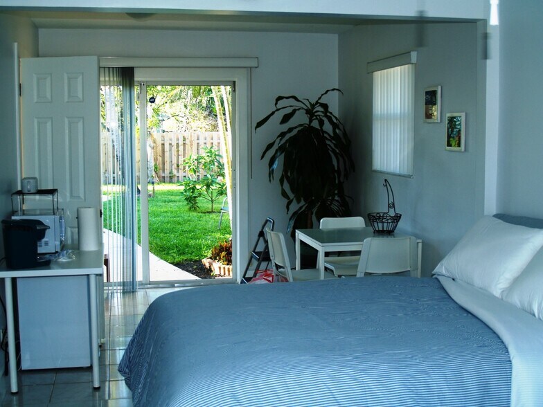 Building Photo - 765 E Dayton Cir