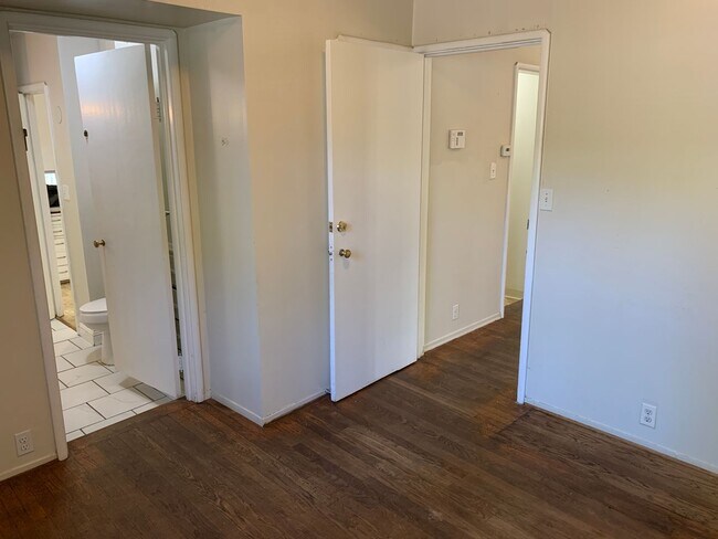 Building Photo - 3 Bedroom plus bonus room! Close to Enloe, CSUC and Downtown