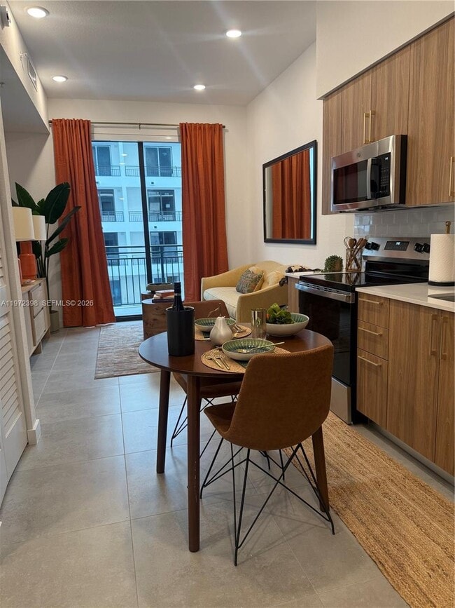 Building Photo - 2001 Van Buren St