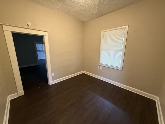 Building Photo - 852 Ioka Ave