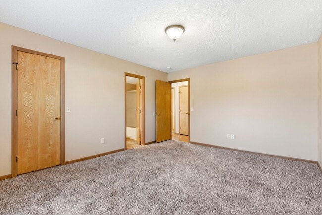 Building Photo - 2 Bed 2 Bath Apartment