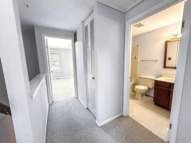Building Photo - Charming 2-Bedroom Home with Modern Amenit...