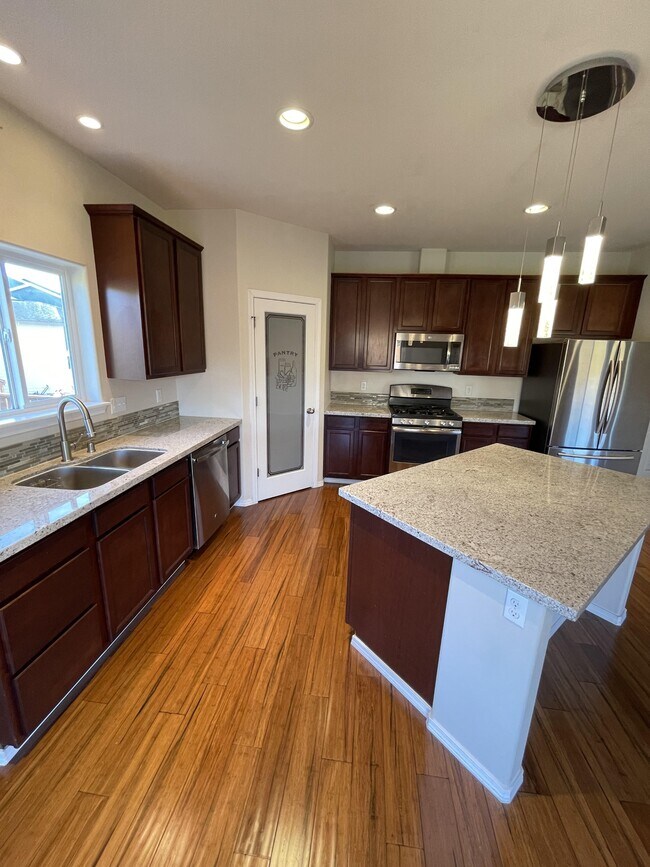 Building Photo - 844 N Back Eddy Cir