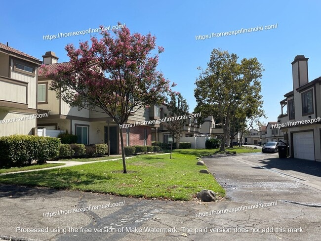 Building Photo - 1220 S Cypress Ave