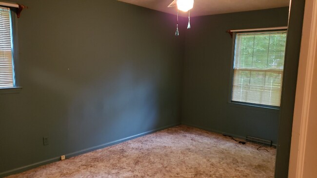 Building Photo - 280 Yeatts Rd