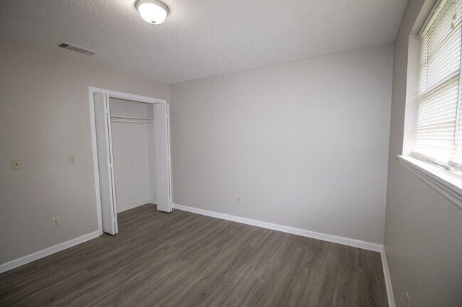 Building Photo - 217 Allenwood Dr