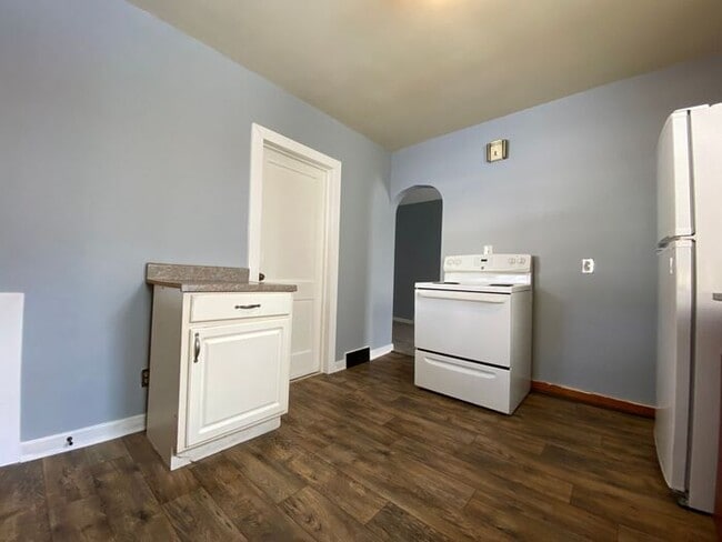 Building Photo - Studio Apartment in Dowagiac