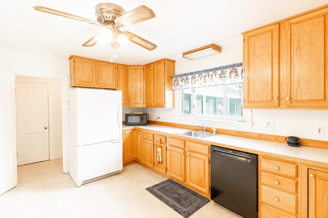 Building Photo - Charming 3BR South Portland Single-Family Home | Sunroom, Garage, Basement Storage & Spacious Yard