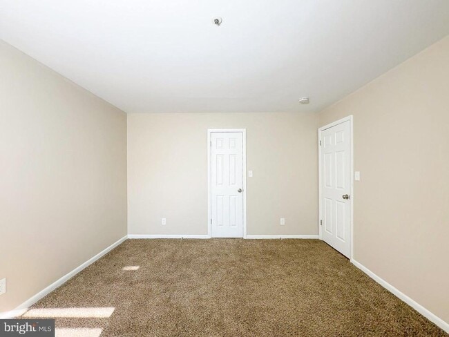 Building Photo - 13405 Shady Knoll Dr