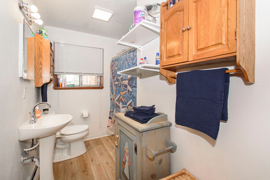 Building Photo - 206 Broce Dr