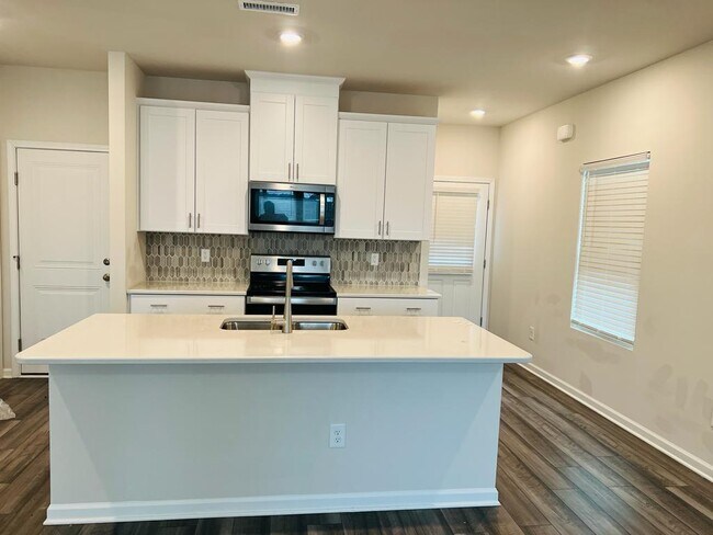 Building Photo - 280 Brook Farm Ln