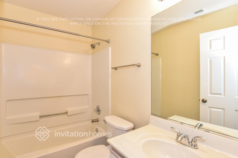 Building Photo - 2810 Sun Valley Dr