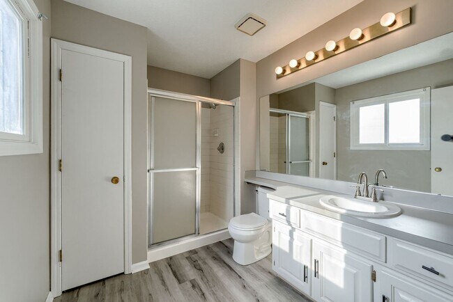 Building Photo - Fresh Updates & Prime Location Near Zorins...